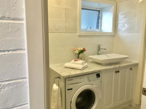 The Wheelhouse - 2BR Waterfront Apt In Town - Accommodation VIC 13