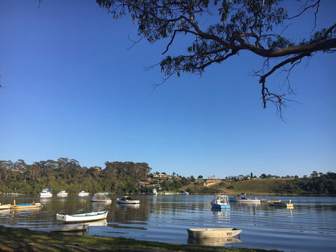 The Wheelhouse - 2BR Waterfront Apt In Town - Accommodation VIC 21