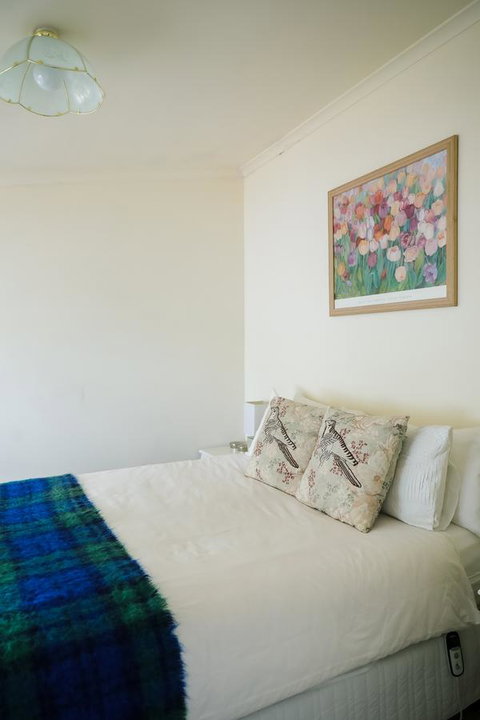 Miss Pym's Cottage - Accommodation VIC 16
