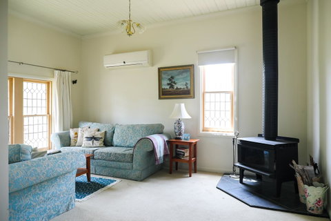 Miss Pym's Cottage - Accommodation VIC 35