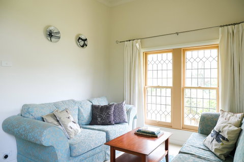 Miss Pym's Cottage - Accommodation VIC 40