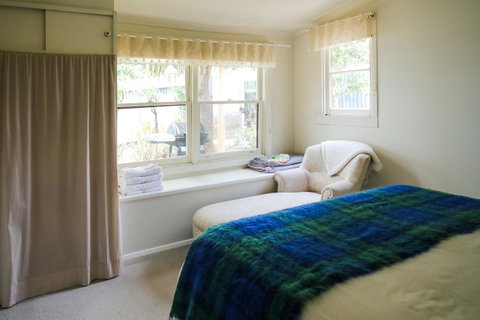 Miss Pym's Cottage - Accommodation VIC 17