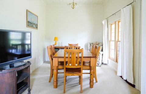 Miss Pym's Cottage - Accommodation VIC 39