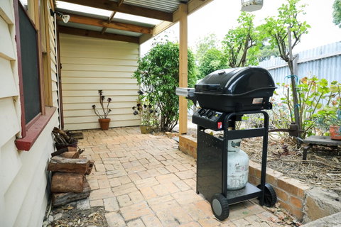 Miss Pym's Cottage - Accommodation VIC 3