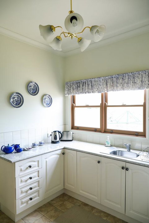 Miss Pym's Cottage - Accommodation VIC 27