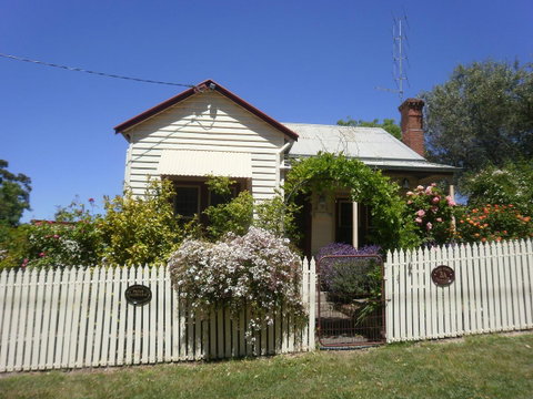Miss Pym's Cottage - Accommodation VIC 0