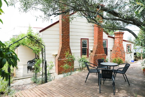 Miss Pym's Cottage - Accommodation VIC 4