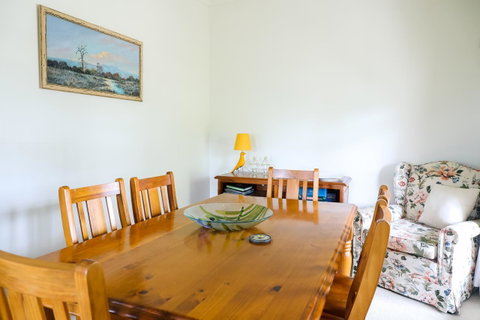 Miss Pym's Cottage - Accommodation VIC 37