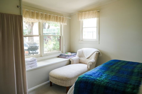 Miss Pym's Cottage - Accommodation VIC 18