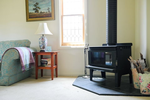 Miss Pym's Cottage - Accommodation VIC 33
