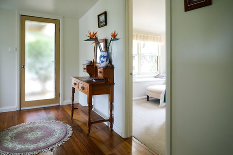 Miss Pym's Cottage - Accommodation VIC 8