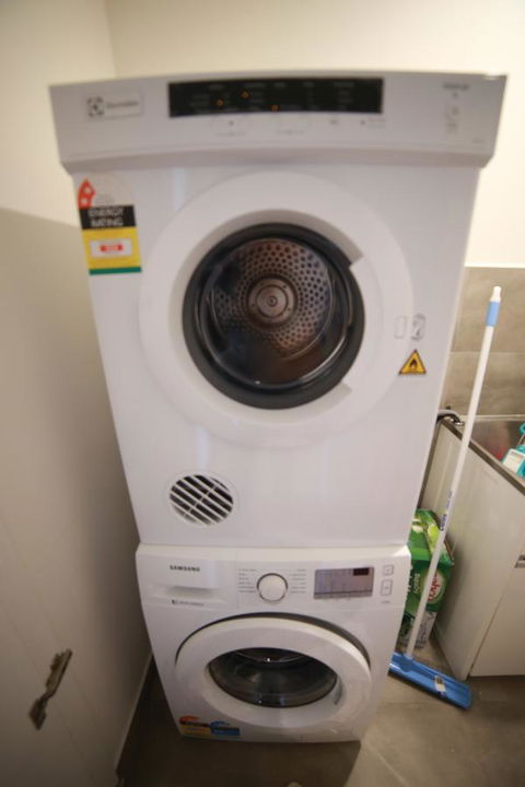 Water Views, Lovely 2BRs, Free Tram Zone, Close To Everything! - Accommodation VIC 14