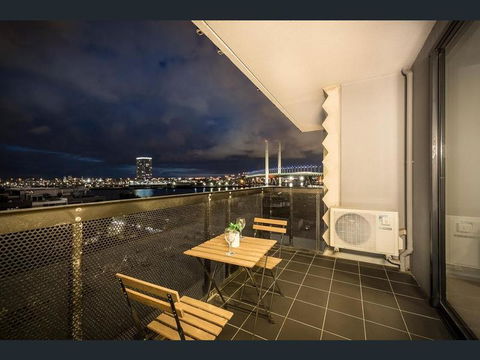 Water Views, Lovely 2BRs, Free Tram Zone, Close To Everything! - Accommodation VIC 11