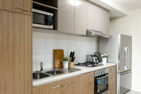 Water Views, Lovely 2BRs, Free Tram Zone, Close To Everything! - Accommodation VIC 16