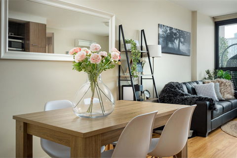 Water Views, Lovely 2BRs, Free Tram Zone, Close To Everything! - Accommodation VIC 6