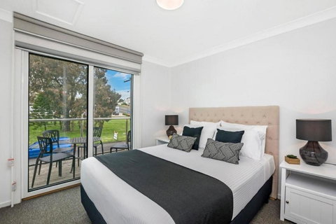 Apartments 521 - Accommodation VIC 4