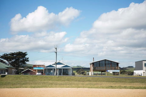 Stunning Waterfront Only 10 Minutes To Phillip Island - FREE EV UNIT 7kW For Electric Cars - Pet Friendly, Fireplace FREE WIFI Wine & Chocolates - Accommodation VIC 26