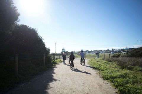 Stunning Waterfront Only 10 Minutes To Phillip Island - FREE EV UNIT 7kW For Electric Cars - Pet Friendly, Fireplace FREE WIFI Wine & Chocolates - Accommodation VIC 6