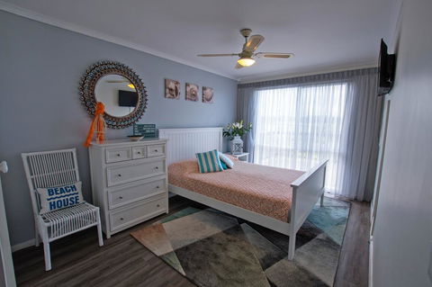 Stunning Waterfront Only 10 Minutes To Phillip Island - FREE EV UNIT 7kW For Electric Cars - Pet Friendly, Fireplace FREE WIFI Wine & Chocolates - Accommodation VIC 2