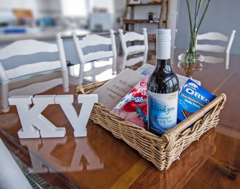 Stunning Waterfront Only 10 Minutes To Phillip Island - FREE EV UNIT 7kW For Electric Cars - Pet Friendly, Fireplace FREE WIFI Wine & Chocolates - Accommodation VIC 3