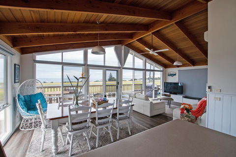 Stunning Waterfront Only 10 Minutes To Phillip Island - FREE EV UNIT 7kW For Electric Cars - Pet Friendly, Fireplace FREE WIFI Wine & Chocolates - Accommodation VIC 0