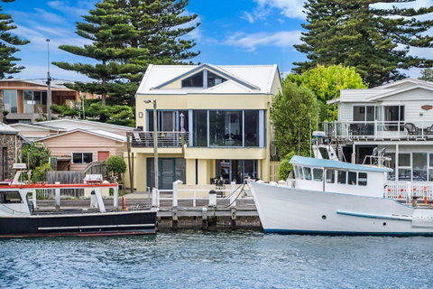 The Waterfront Apartment - Accommodation VIC 3