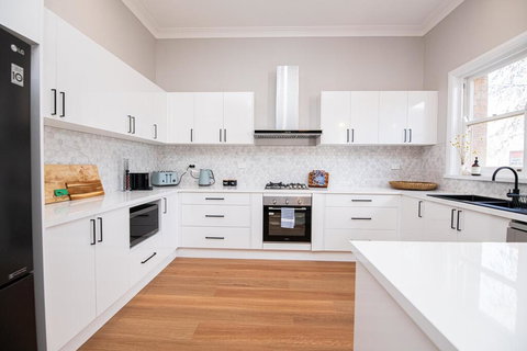 The Byng House Grand And Central, Entertain 12 - Accommodation VIC 1