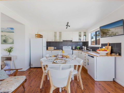 The Chalet At Callala Beach - Beach House Character - Accommodation VIC 1