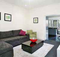 The Courtyard of St Neot - Art Deco 2BR Potts Point Apartment with Large Courtyard in Stunning Location - Accommodation VIC