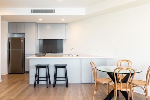 The Edge - Luxurious Waterfront Apartment - Accommodation VIC 2