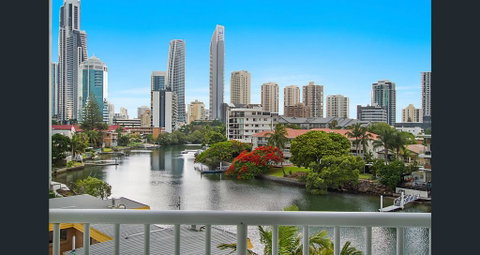 The Emerald Surfers Paradise - Accommodation VIC 1