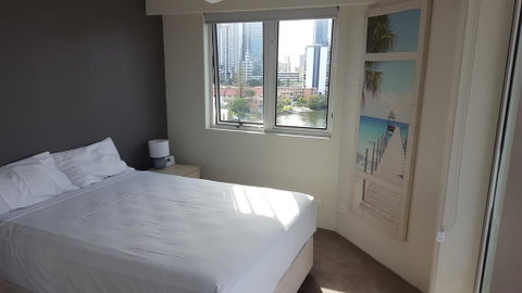 The Emerald Surfers Paradise - Accommodation VIC 3