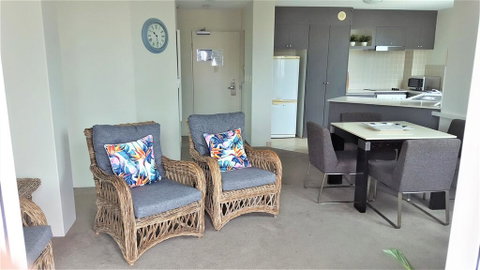 The Emerald Surfers Paradise - Accommodation VIC 2