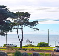 The Esplanade Holiday Home - Accommodation VIC