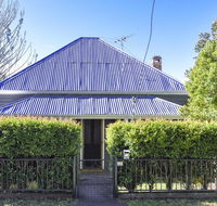 The Grey House - Accommodation VIC