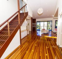 The Holiday House - Accommodation VIC