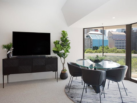 THE HYDEAWAY-LUXE HYDE PARK CITY APARTMENT-hosted By LAbode Accommodation - Accommodation VIC 1