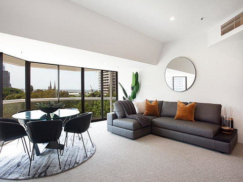 THE HYDEAWAY-LUXE HYDE PARK CITY APARTMENT-hosted By LAbode Accommodation - Accommodation VIC 0