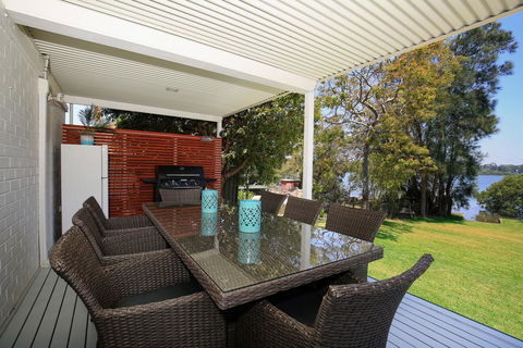 The Jetty At Culburra Beach - Pet Friendly Waterfront - Accommodation VIC 2