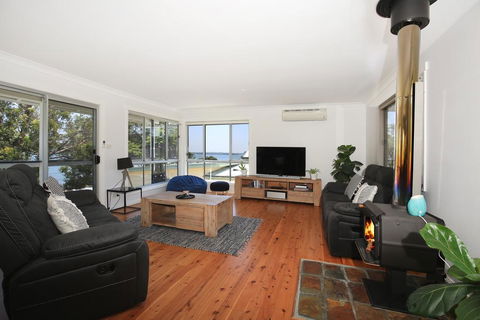 The Jetty At Culburra Beach - Pet Friendly Waterfront - Accommodation VIC 1