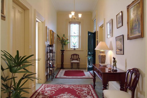 The Lodge Country House - Accommodation VIC 2