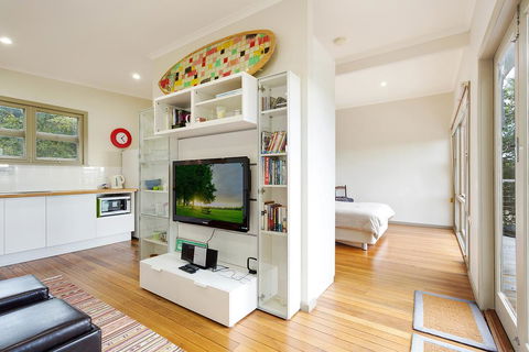 The Love Shack - Accommodation VIC 2