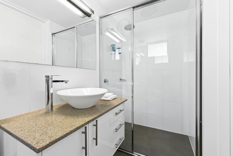 The Mid Pacific - Accommodation VIC 3