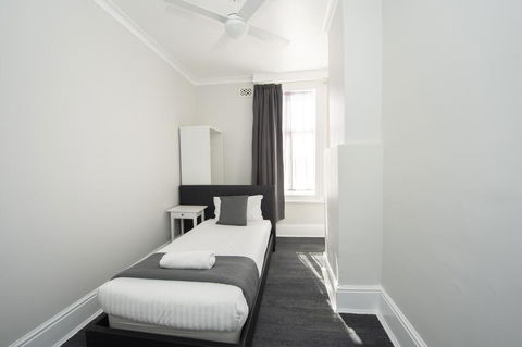 The Parade Hotel - Accommodation VIC 2