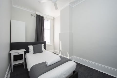 The Parade Hotel - Accommodation VIC 1