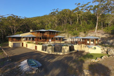 The Pool House - Accommodation VIC 2