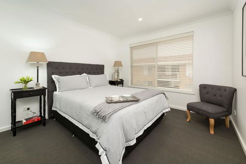 The Provincial - Central & Sophisticated - Accommodation VIC 3