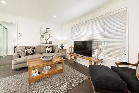The Provincial - Central & Sophisticated - Accommodation VIC 0
