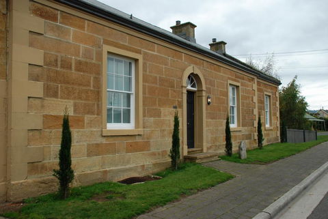 The Red Feather Inn - Accommodation VIC 1
