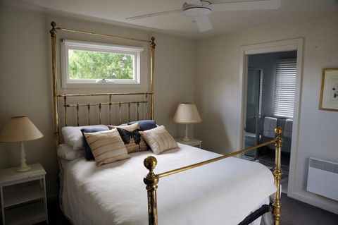 The Red Feather Inn - Accommodation VIC 0
